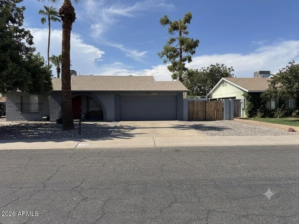 2840 W MICHELLE Drive, Phoenix, AZ 85053 — photo 2