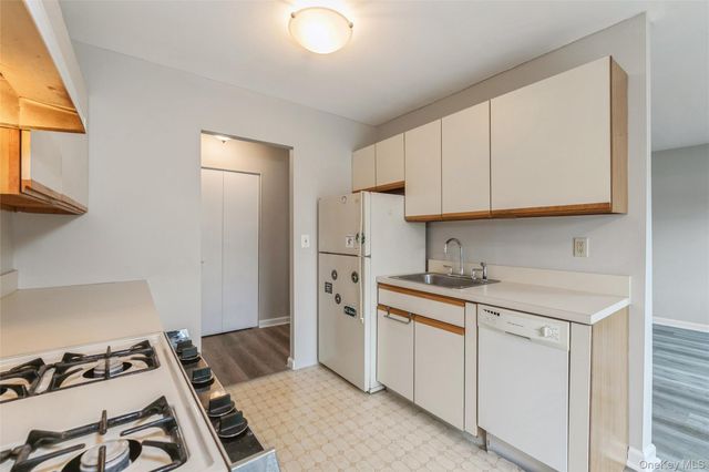 460 Old Town Road 1 F, Port Jefferson Station, NY 11776