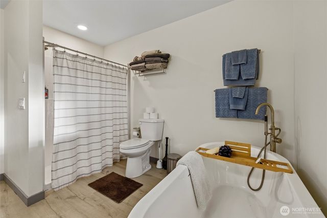 2010 Sweetbriar Lane, Oak Harbor, WA 98277