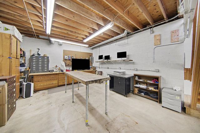 8885 Burmeister Road, Saline, MI 48176