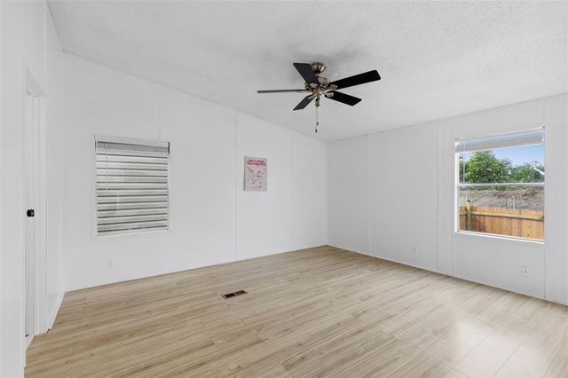 376 Rae LN A, Jarrell, TX 76537