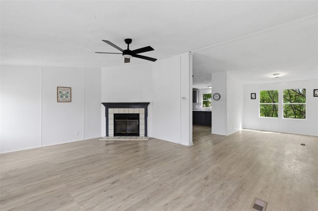 376 Rae LN A, Jarrell, TX 76537