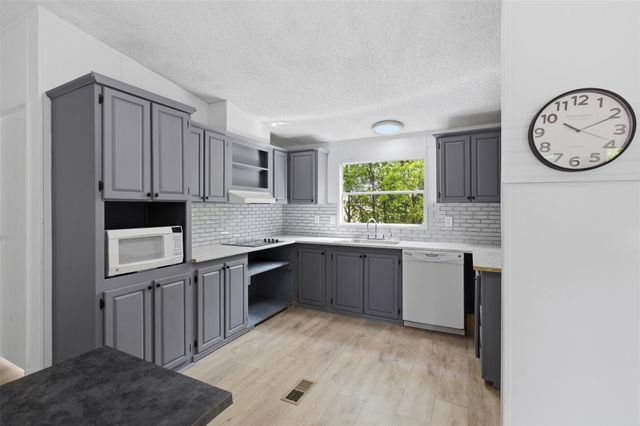 376 Rae LN A, Jarrell, TX 76537