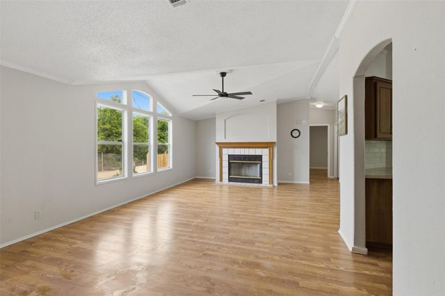 376 Rae LN A, Jarrell, TX 76537