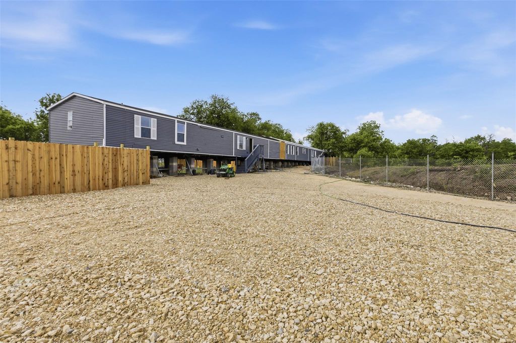376 Rae LN A, Jarrell, TX 76537