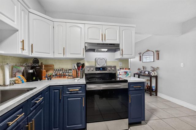 6791 Scott St, Hollywood, FL 33024