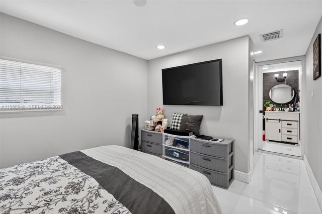 6791 Scott St, Hollywood, FL 33024