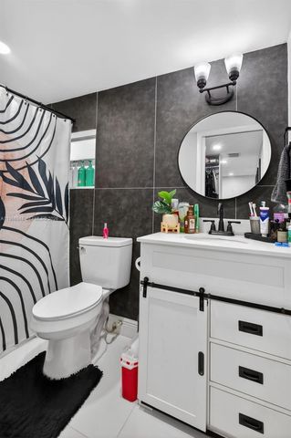 6791 Scott St, Hollywood, FL 33024