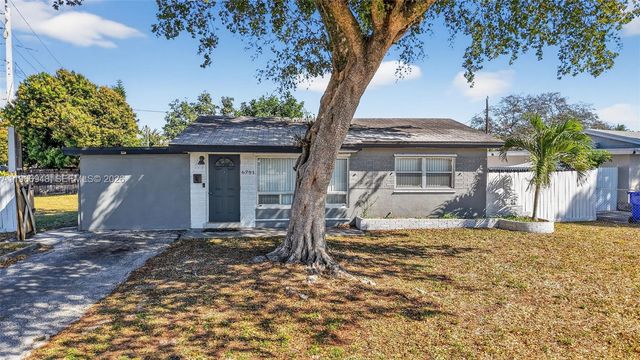 6791 Scott St, Hollywood, FL 33024