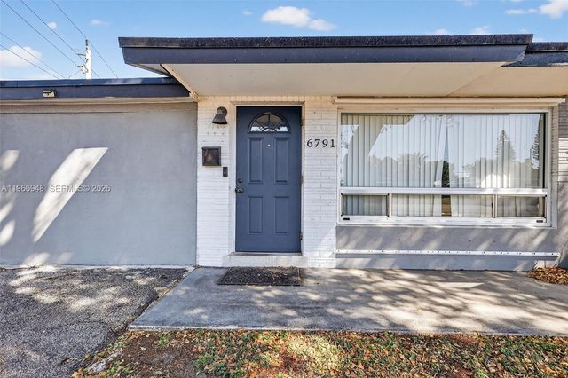6791 Scott St, Hollywood, FL 33024