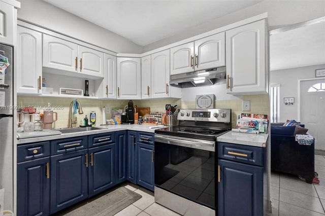 6791 Scott St, Hollywood, FL 33024