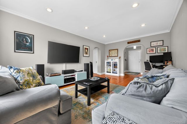 240 Alpine Place 4D, Tuckahoe, NY 10707