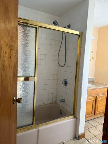 294 Central Avenue, Norwich, CT 06360