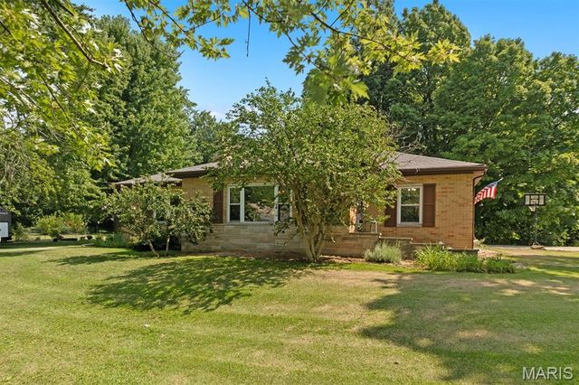 9 Lou Juan Drive, Glen Carbon, IL 62034