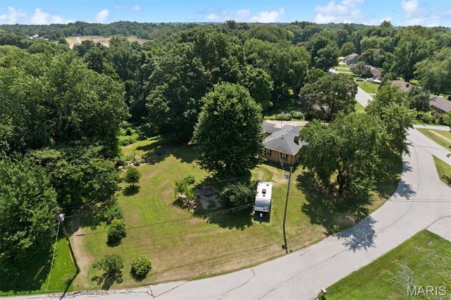 9 Lou Juan Drive, Glen Carbon, IL 62034