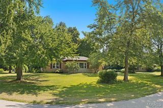 9 Lou Juan Drive, Glen Carbon, IL 62034