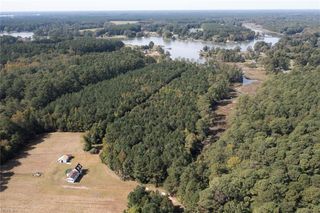 23 Landing LN, Mathews, VA 23109