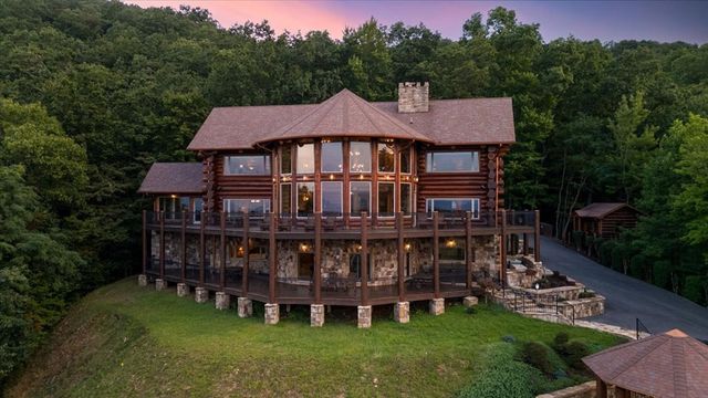 373 Rising Star Lane, Mineral Bluff, GA 30559