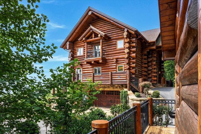 373 Rising Star Lane, Mineral Bluff, GA 30559