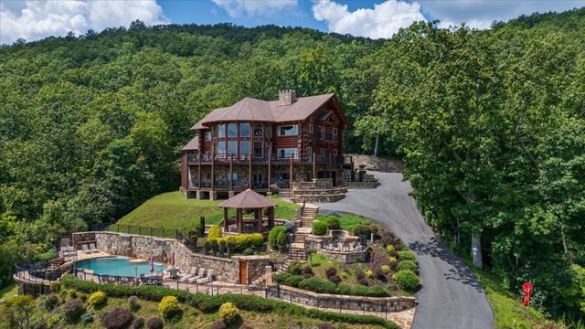 373 Rising Star Lane, Mineral Bluff, GA 30559