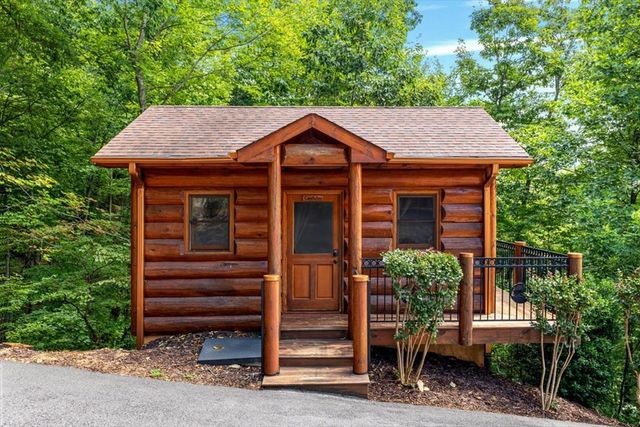 373 Rising Star Lane, Mineral Bluff, GA 30559
