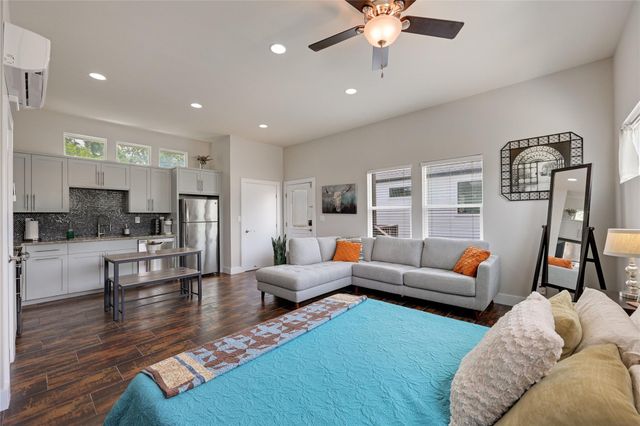 904 Willow ST, Austin, TX 78702