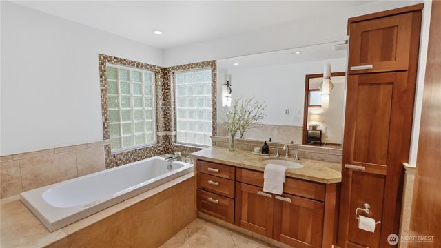 8520 Maple Lane, Edmonds, WA 98026