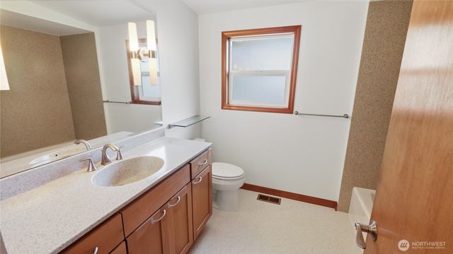 8520 Maple Lane, Edmonds, WA 98026