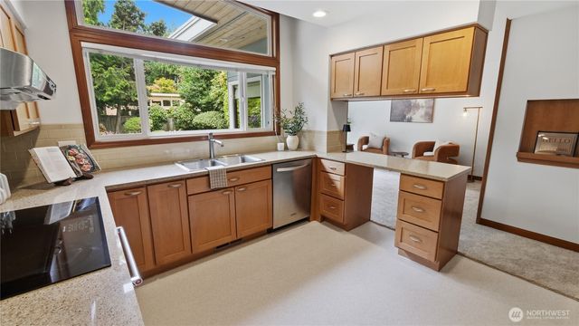 8520 Maple Lane, Edmonds, WA 98026
