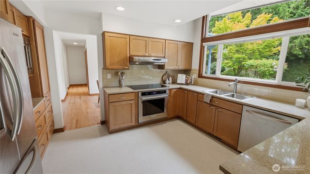 8520 Maple Lane, Edmonds, WA 98026