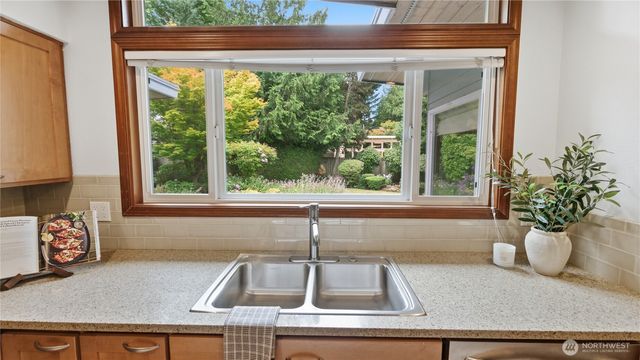 8520 Maple Lane, Edmonds, WA 98026