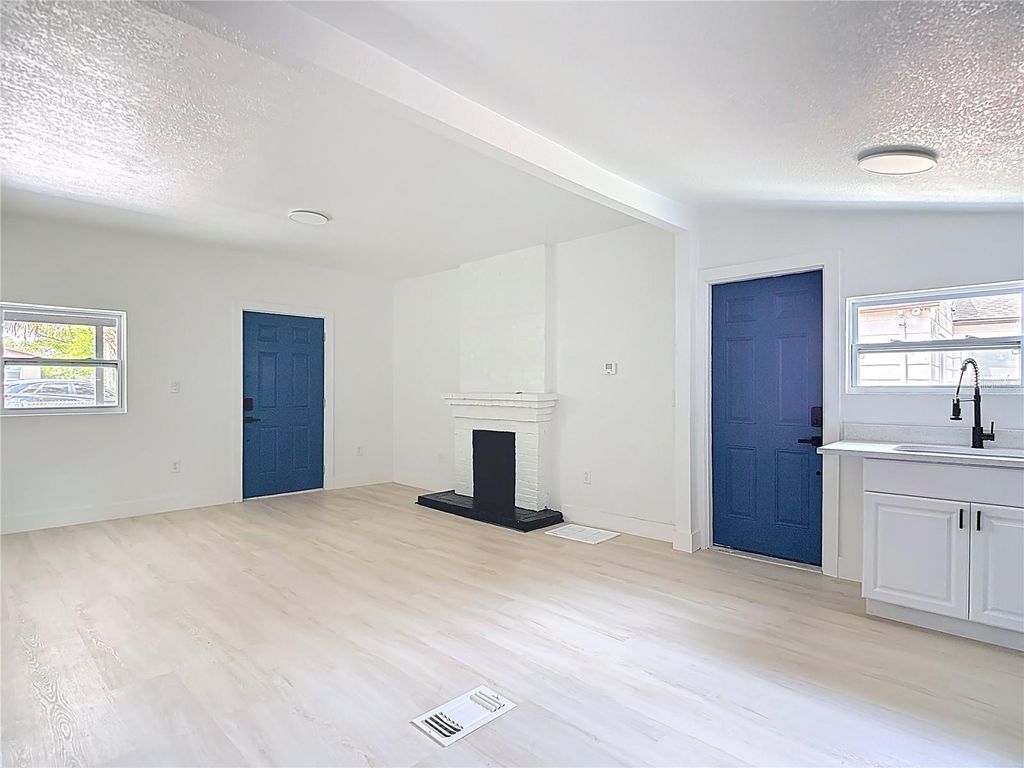 Image 11 of property listing at 9219 N 13TH STREET, Tampa, FL 33612