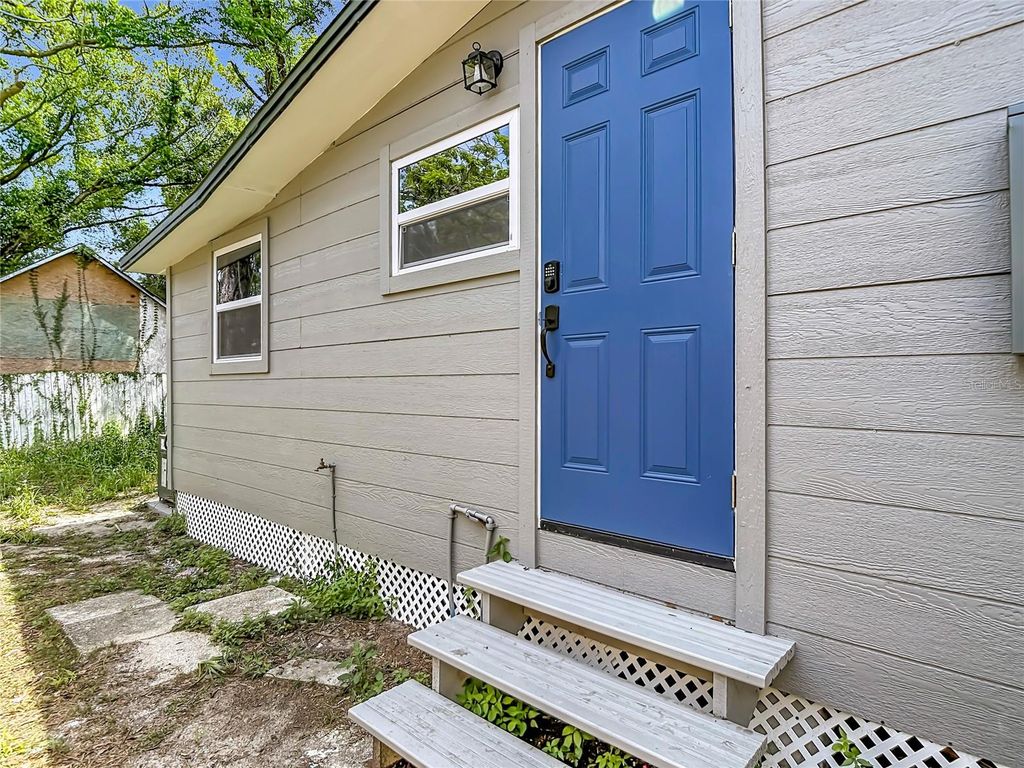 Image 29 of property listing at 9219 N 13TH STREET, Tampa, FL 33612
