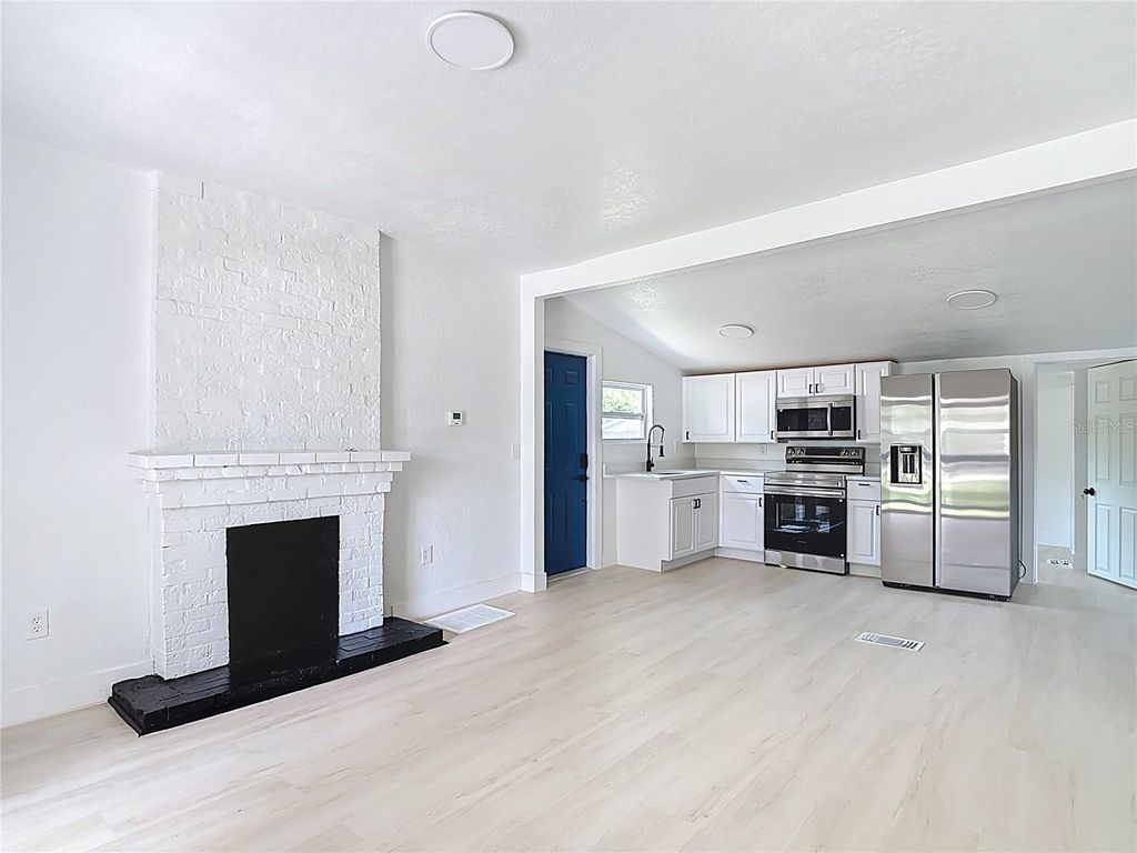 Image 5 of property listing at 9219 N 13TH STREET, Tampa, FL 33612