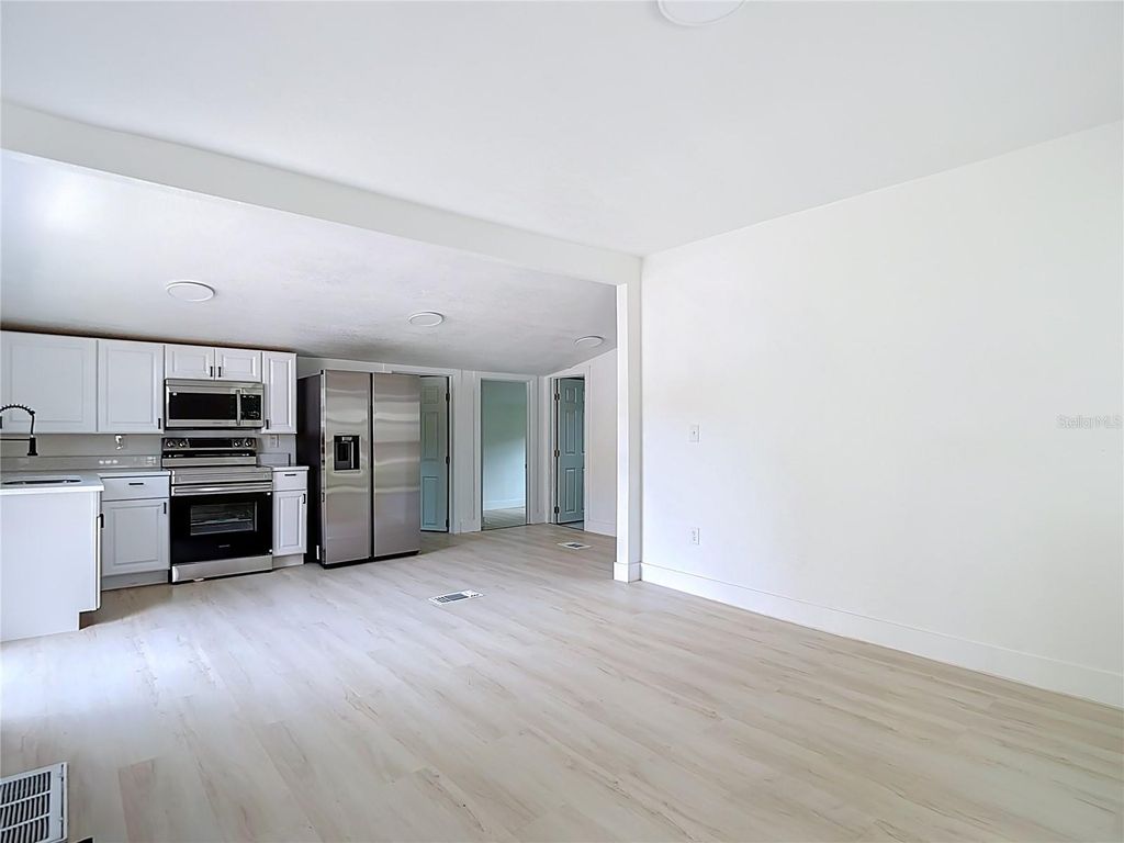 Image 6 of property listing at 9219 N 13TH STREET, Tampa, FL 33612