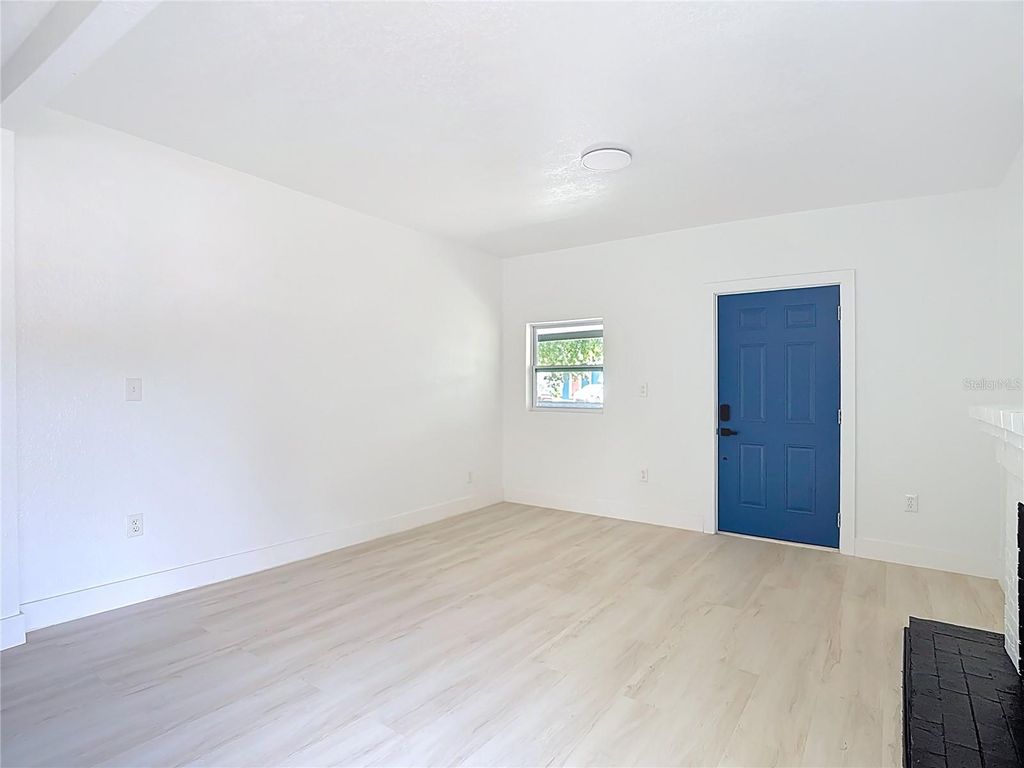 Image 7 of property listing at 9219 N 13TH STREET, Tampa, FL 33612