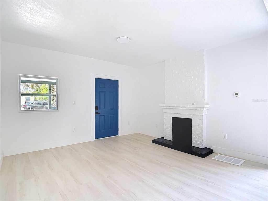 Image 8 of property listing at 9219 N 13TH STREET, Tampa, FL 33612