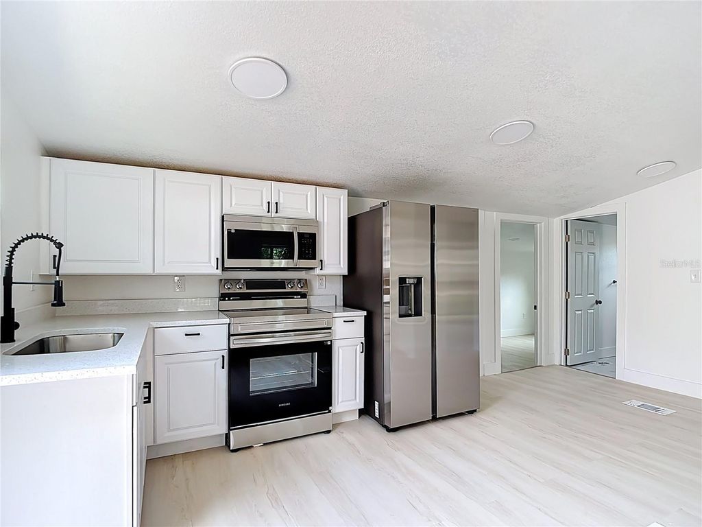Image 9 of property listing at 9219 N 13TH STREET, Tampa, FL 33612