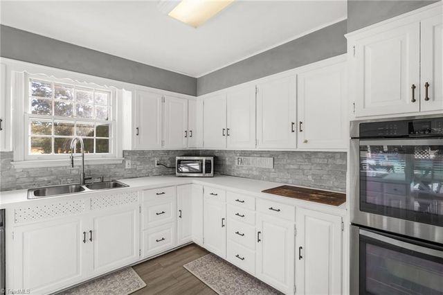 4 Chesterfield Court, Greensboro, NC 27410