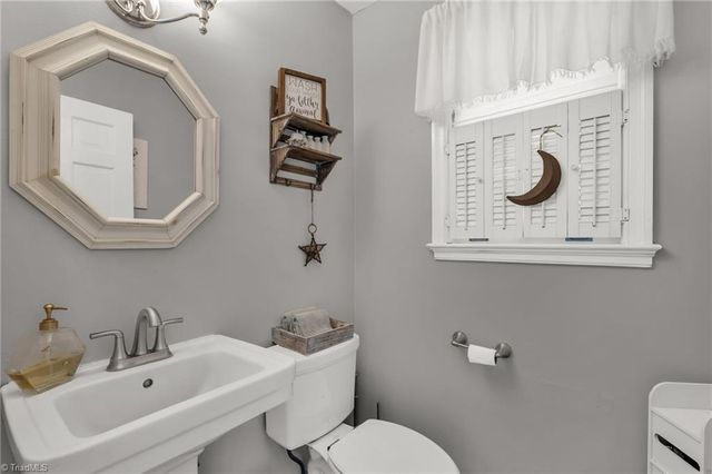 4 Chesterfield Court, Greensboro, NC 27410