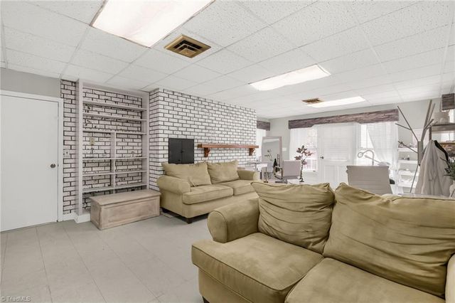 4 Chesterfield Court, Greensboro, NC 27410