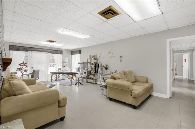 4 Chesterfield Court, Greensboro, NC 27410