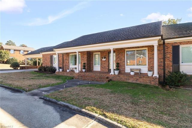 4 Chesterfield Court, Greensboro, NC 27410