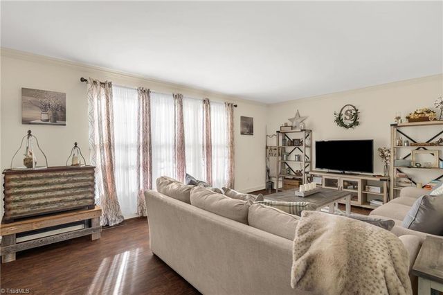 4 Chesterfield Court, Greensboro, NC 27410