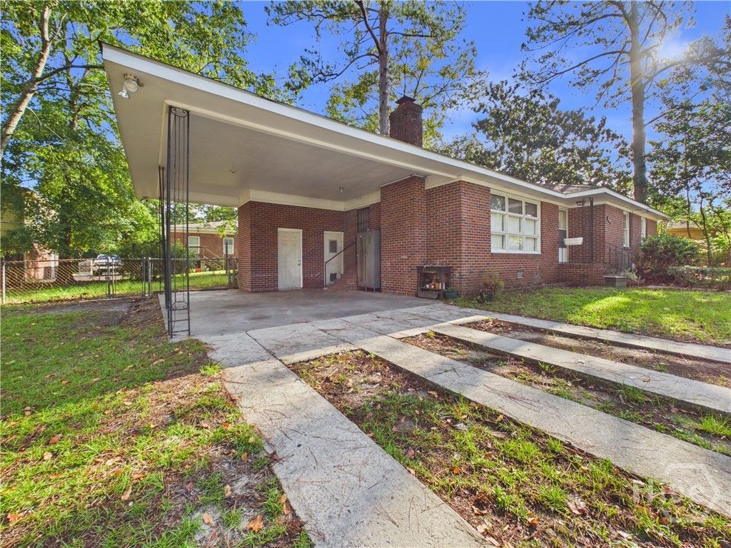 Image 4 of property listing at 1938 Mitchell Street, Savannah, GA 31405