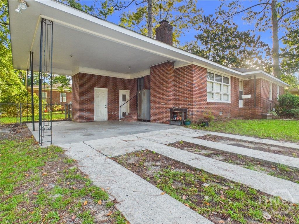 Image 5 of property listing at 1938 Mitchell Street, Savannah, GA 31405