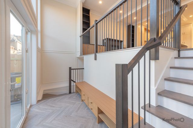 4015 N Albany Avenue, Chicago, IL 60618