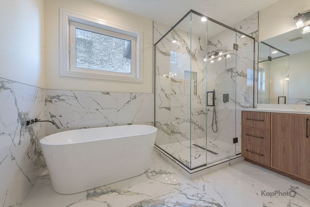 4015 N Albany Avenue, Chicago, IL 60618