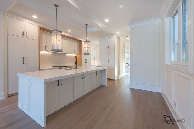 4015 N Albany Avenue, Chicago, IL 60618