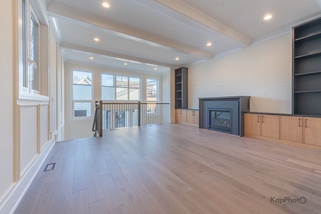 4015 N Albany Avenue, Chicago, IL 60618